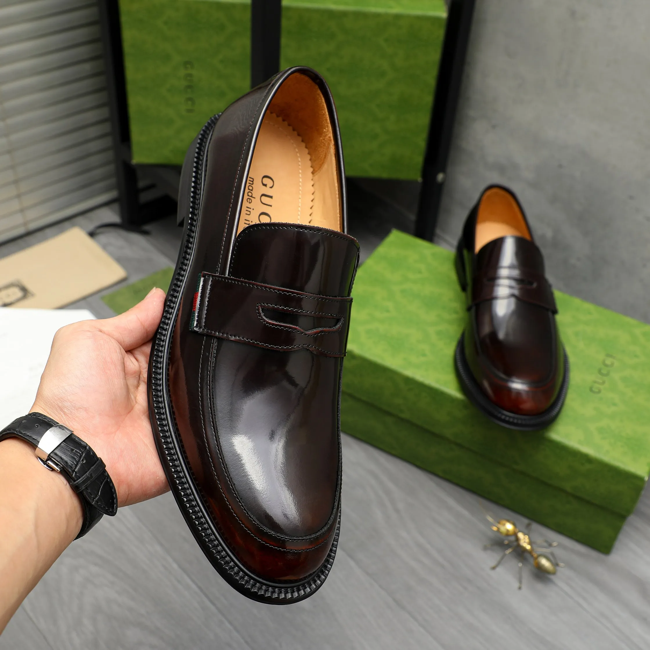 Men's shoes 💰500 Product trademark: GUCCI "Gucci" business slip-on leather shoes Regular size: 38-44 (45.46 custom-made, non-returnable) Product materials: Selected color-brushed cowhide upper, cowhide lining, original rubber outsole